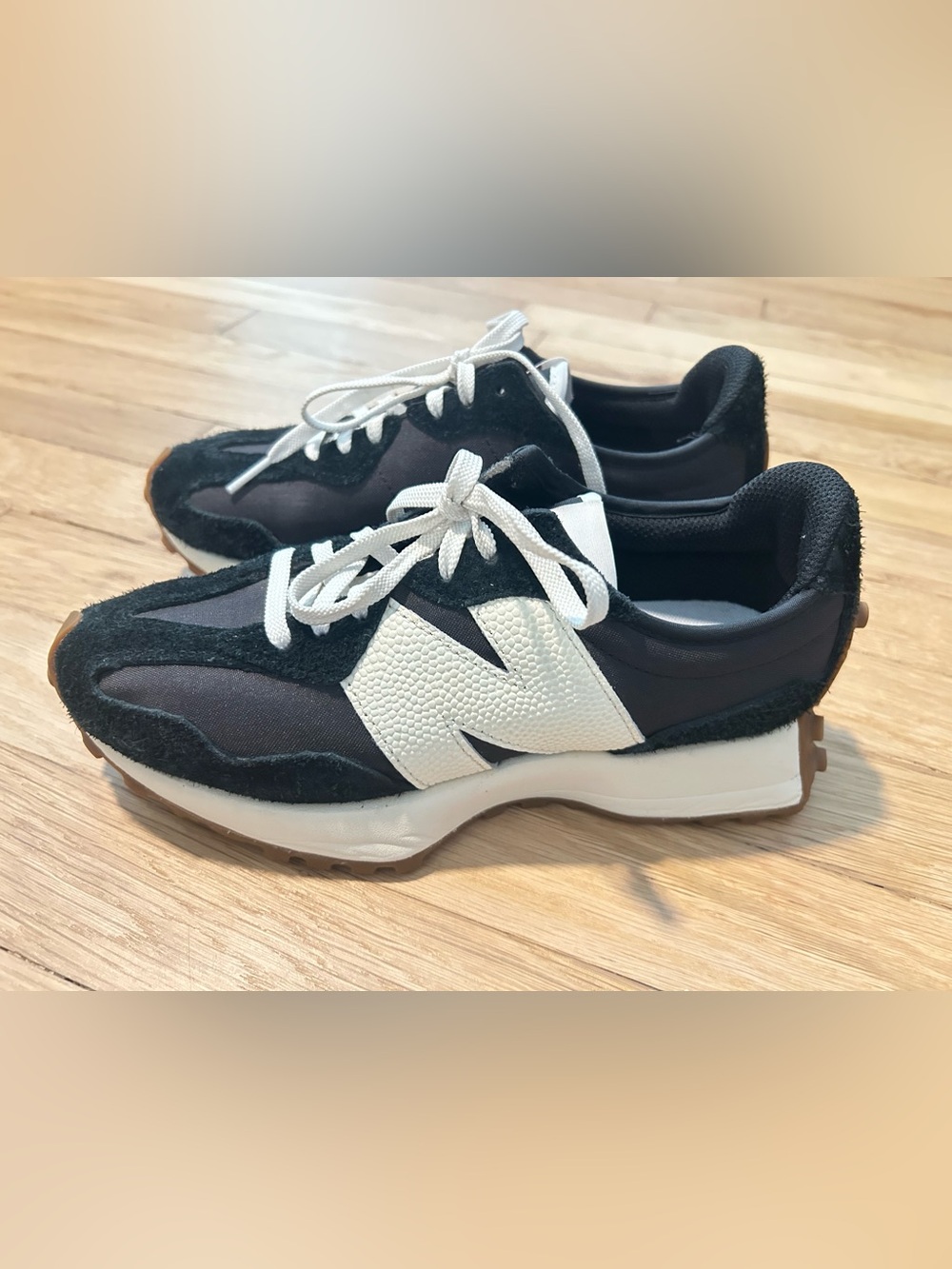New Balance 327 Black White Sneakers 7 - Picture 4 of 9